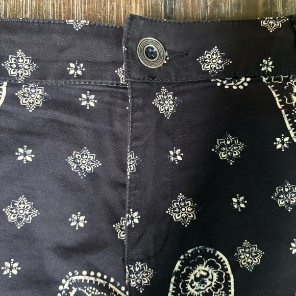 Lane Bryant Blue and White Bermuda Shorts with Paisley Design - Picture 3 of 10